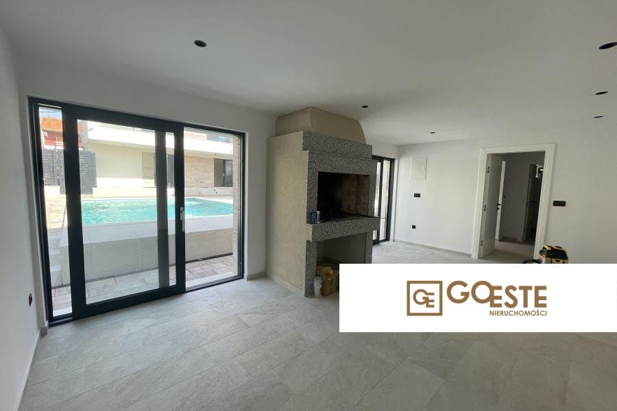 Nowo wybudowana willa z basenem - REF ID: 2035/116 w Trogir Chorwacja Trogir House With Pool For Sale