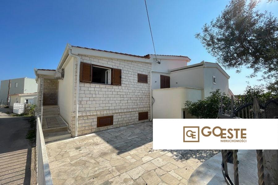 Przestronny dom w drugim rzędzie do morza - REF ID: 2035/78 w Trogir Chorwacja Trogir Spacious House In The Second Row To The Sea For Sale