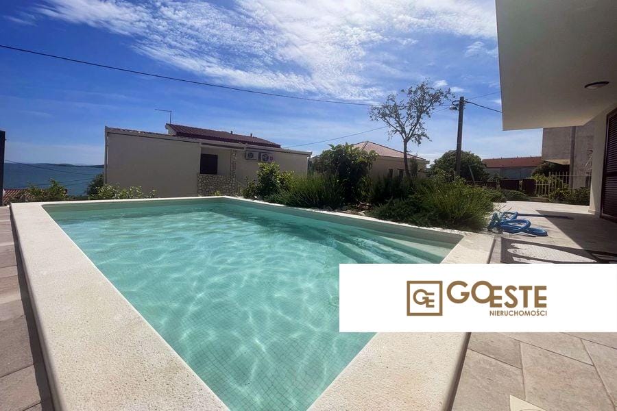 Dom wolnostojący lub bliźniak z widokiem na morze - REF ID: 2035/88 w Trogir Chorwacja Near Trogir Two Houses With Sea View For Sale