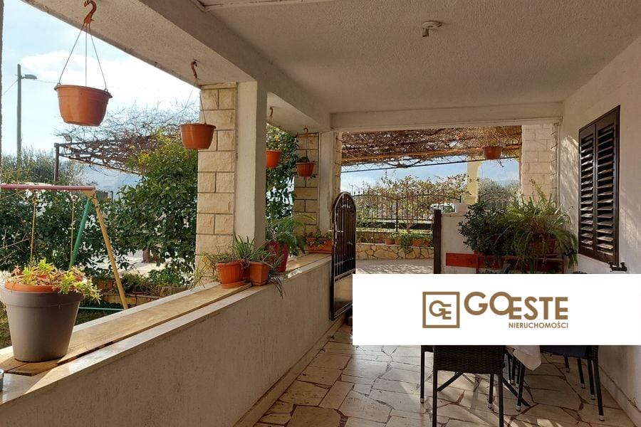 Dom apartamentowy z basenem - REF ID: 5215/30 w Trogir Chorwacja Trogir Apartment House For Sale