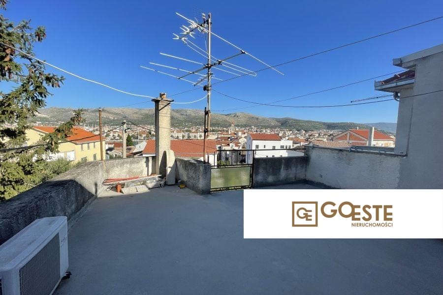 Dom w zabudowie bliźniaczej blisko centrum - REF ID: 2035/118 w Trogir Chorwacja Trogir House Near City Centre For Sale
