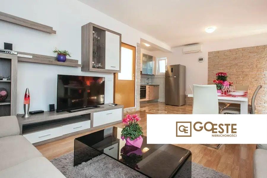 Dom apartamentowy blisko morza - REF ID: 5066/30 w Rogoźnica Chorwacja Rogoznica Apartment House Near The Sea For Sale