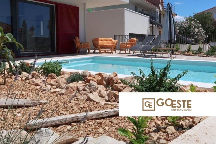 Dom wolnostojący lub bliźniak z widokiem na morze - REF ID: 2035/88 w Trogir Chorwacja Near Trogir Two Houses With Sea View For Sale