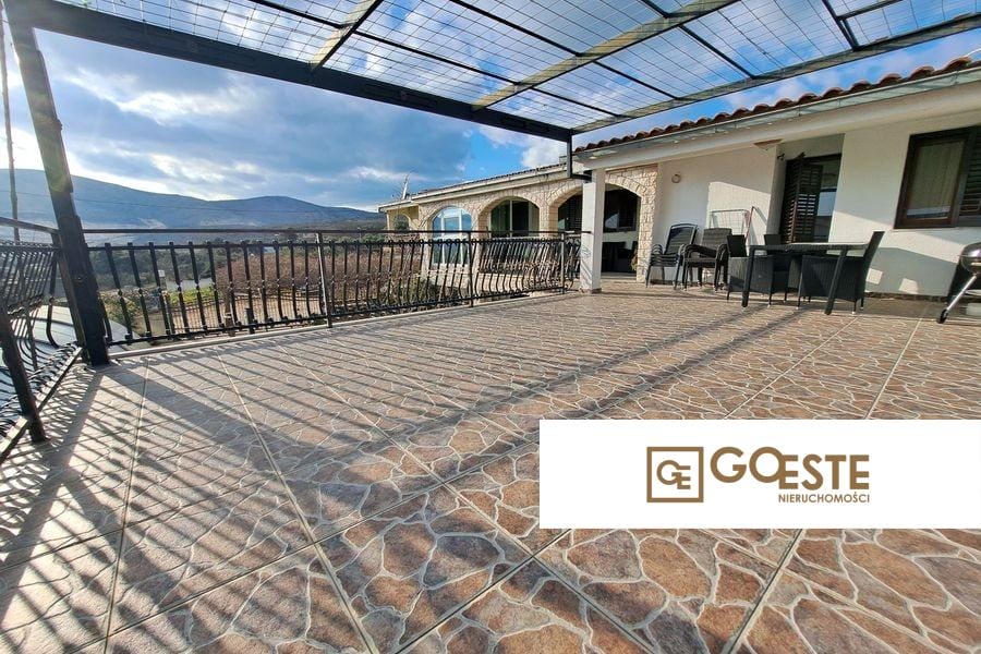 Dom apartamentowy z basenem - REF ID: 5215/30 w Trogir Chorwacja Trogir Apartment House For Sale