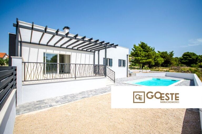 Dom rodzinny z basenem - REF ID: 2013/159 w Vodice Chorwacja Vodice House Swimming Pool For Sale