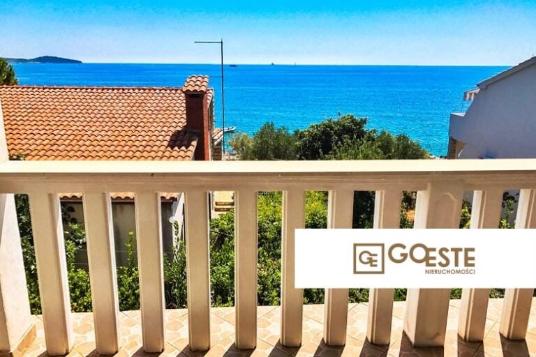 Dom na dwóch piętrach, z widokiem na morze - REF ID: 2022/76 w Rogoźnica Chorwacja Rogoznica House Sea View For Sale