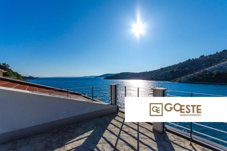Dom w pierwszym rzędzie do morza - REF ID: 2031/67 w Trogir Chorwacja Trogir Area Villa By The Sea For Sale