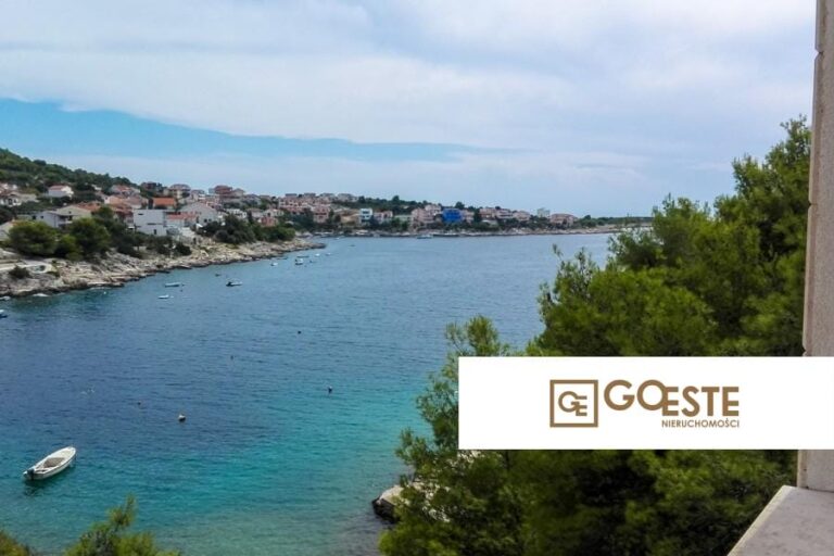 Dom wolnostojący nad morzem, na sprzedaż - ID REF: 4818/30 w Rogoźnica Chorwacja Rogoznica House Sea View For Sale