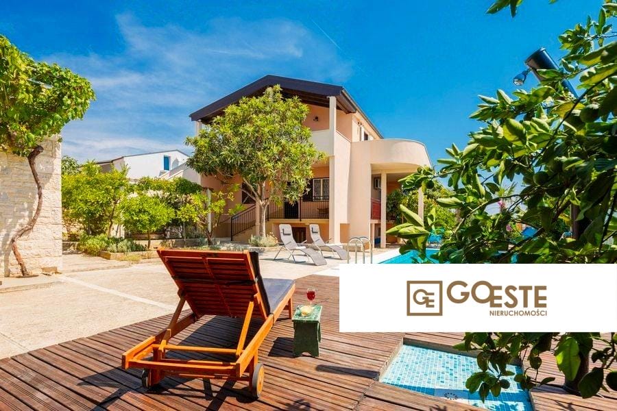 Dalmatyńska posiadłość z basenem i gajem oliwnym - REF ID: 2021/235 w Trogir Chorwacja Trogir Dalmatian Estate For Sale