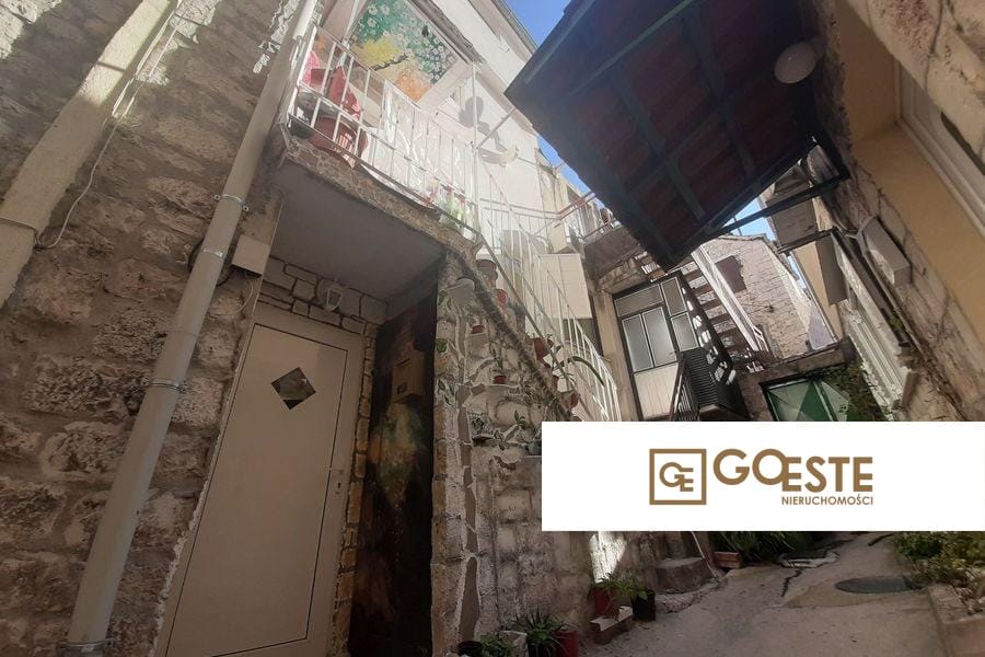 Dom w szeregu, na 4 piętrach - REF ID: 2016/485 w Trogir Chorwacja Trogir House In A Row On Floors For Sale