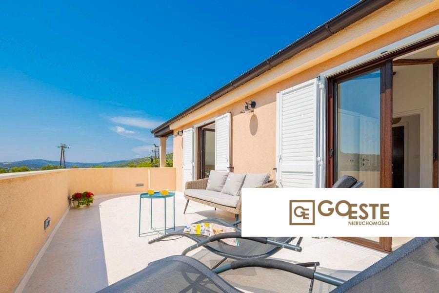 Dalmatyńska posiadłość z basenem i gajem oliwnym - REF ID: 2021/235 w Trogir Chorwacja Trogir Dalmatian Estate For Sale