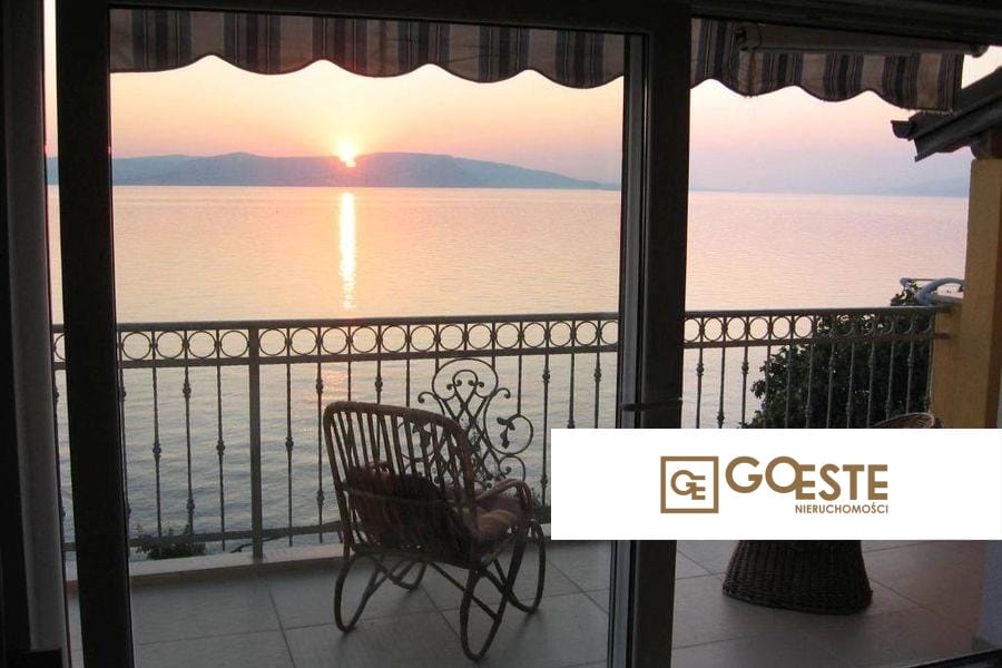 Dom z apartamentami w pierwszym rzędzie do morza - REF ID: 5242/30 w Senj Chorwacja Senj Apartment House First Row To The Sea For Sale
