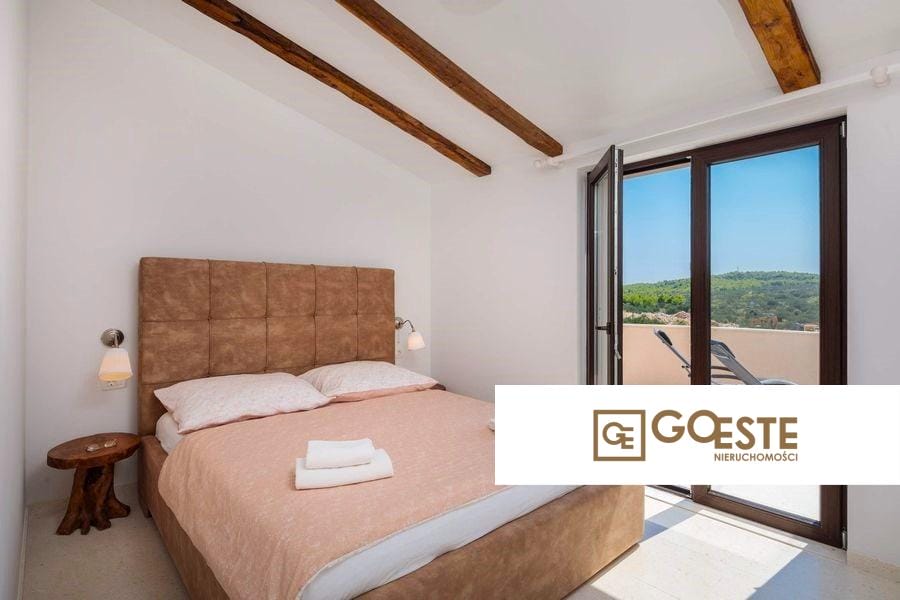Dalmatyńska posiadłość z basenem i gajem oliwnym - REF ID: 2021/235 w Trogir Chorwacja Trogir Dalmatian Estate For Sale