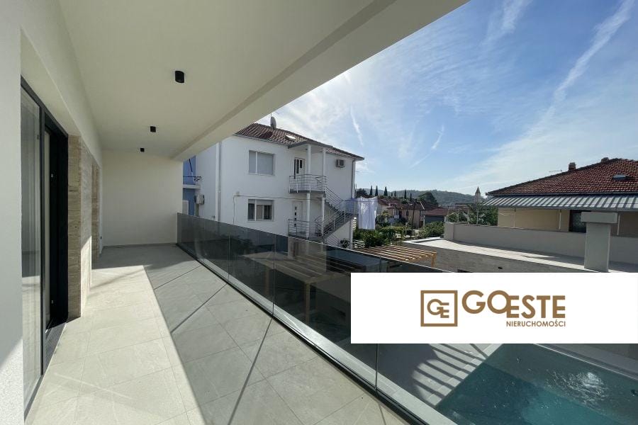 Nowo wybudowana willa z basenem - REF ID: 2035/116 w Trogir Chorwacja Trogir House With Pool For Sale