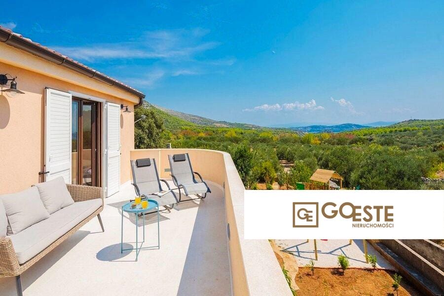 Dalmatyńska posiadłość z basenem i gajem oliwnym - REF ID: 2021/235 w Trogir Chorwacja Trogir Dalmatian Estate For Sale