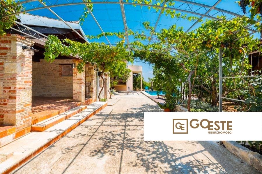 Dalmatyńska posiadłość z basenem i gajem oliwnym - REF ID: 2021/235 w Trogir Chorwacja Trogir Dalmatian Estate For Sale