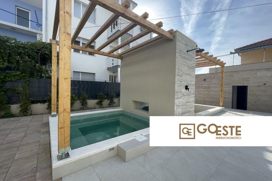Nowo wybudowana willa z basenem - REF ID: 2035/116 w Trogir Chorwacja Trogir House With Pool For Sale