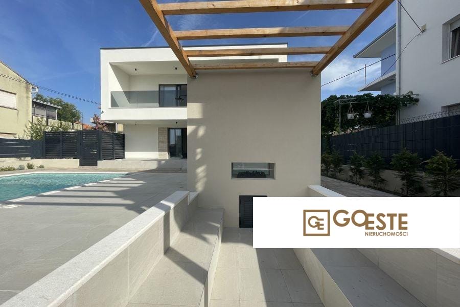 Nowo wybudowana willa z basenem - REF ID: 2035/116 w Trogir Chorwacja Trogir House With Pool For Sale