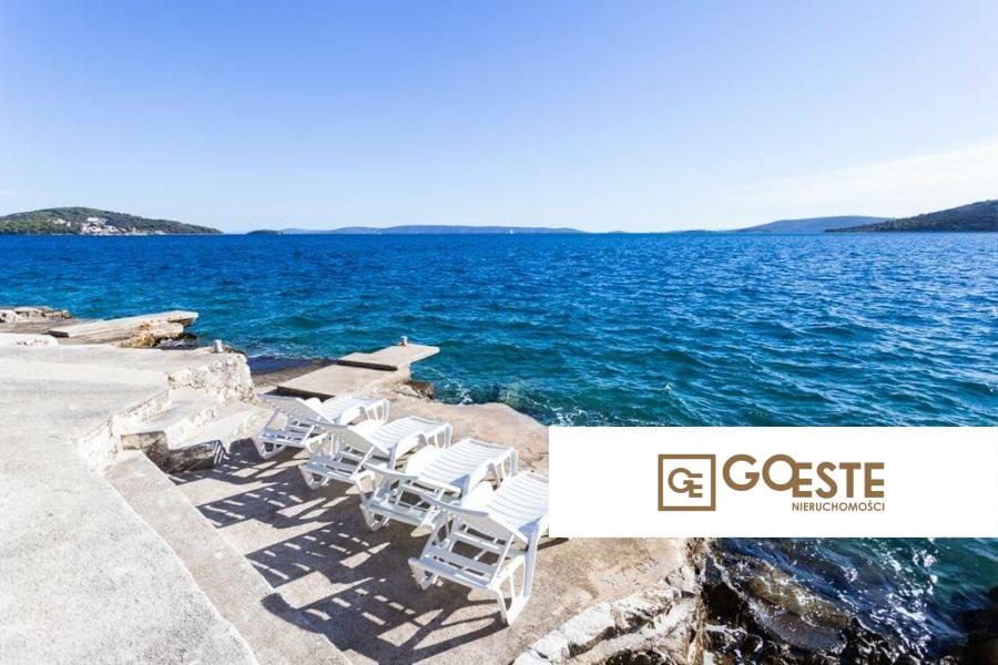 Przestronny dom w drugim rzędzie do morza - REF ID: 2035/78 w Trogir Chorwacja Trogir Spacious House In The Second Row To The Sea For Sale