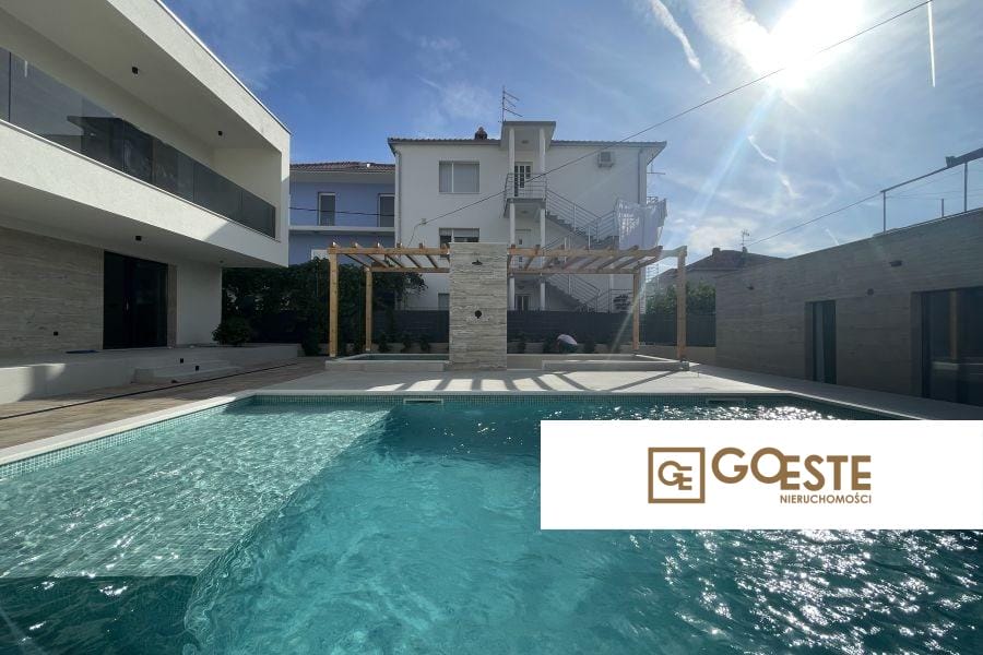 Nowo wybudowana willa z basenem - REF ID: 2035/116 w Trogir Chorwacja Trogir House With Pool For Sale