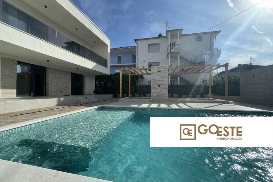 Nowo wybudowana willa z basenem - REF ID: 2035/116 w Trogir Chorwacja Trogir House With Pool For Sale