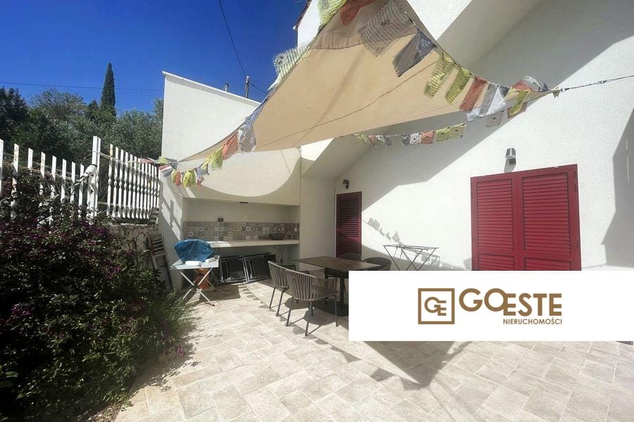 Dom wolnostojący lub bliźniak z widokiem na morze - REF ID: 2035/88 w Trogir Chorwacja Near Trogir Two Houses With Sea View For Sale
