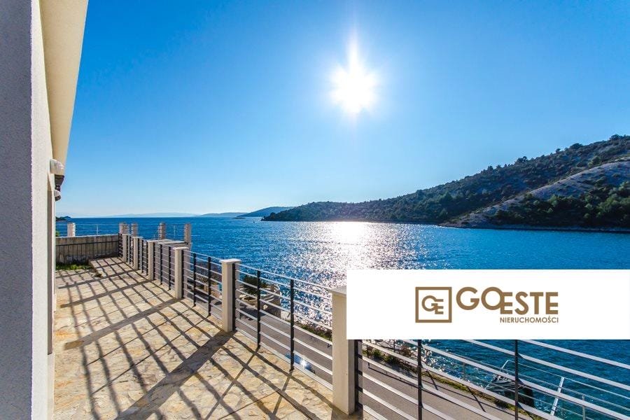 Dom w pierwszym rzędzie do morza - REF ID: 2031/67 w Trogir Chorwacja Trogir Area Villa By The Sea For Sale