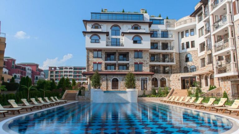 Dwupoziomowy apartament z widokiem na morze w Sveti Vlas – Twoje wymarzone miejsce na Południowym Wybrzeżu Bułgarii Abd D Dd C A A Cfa