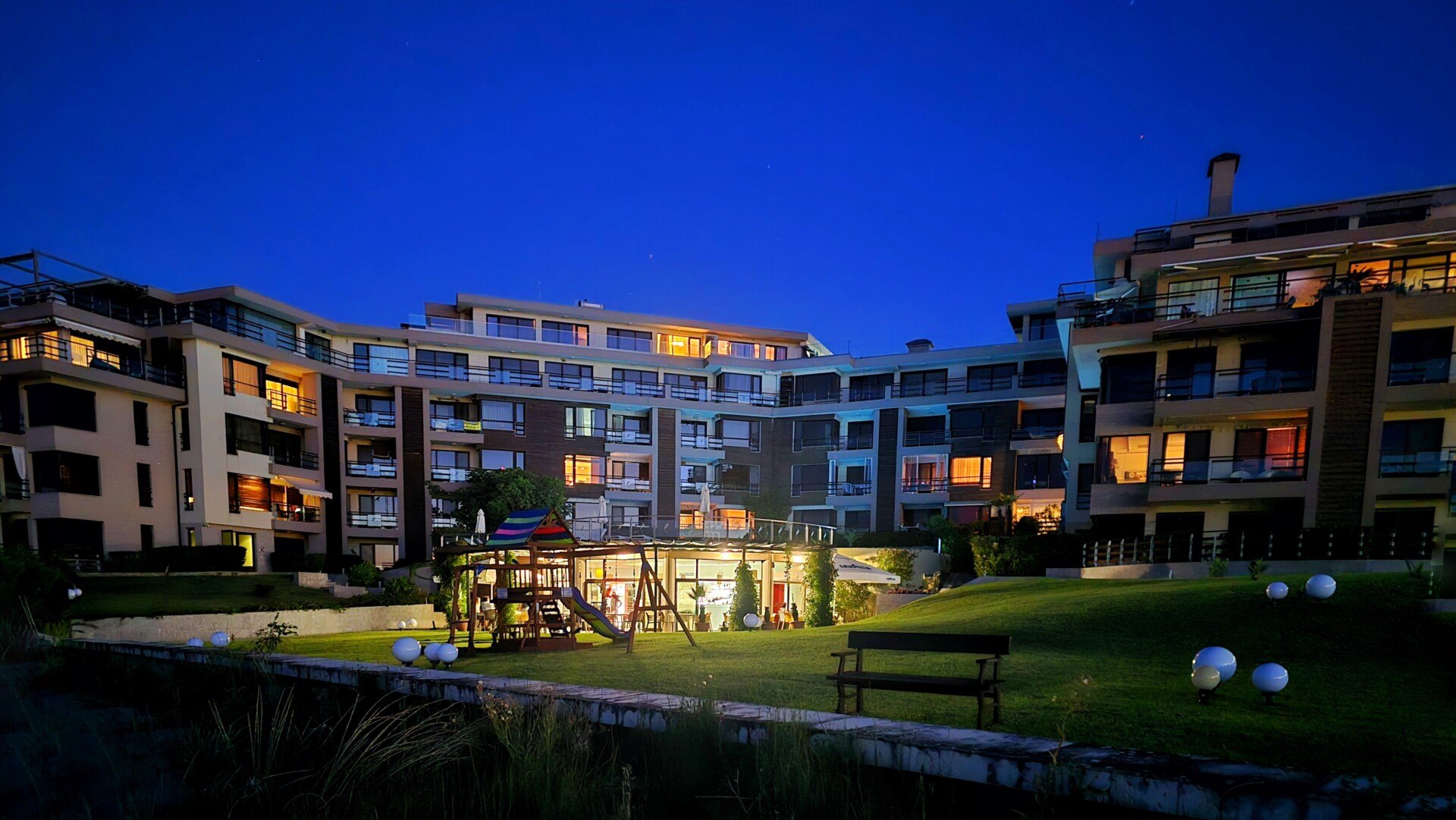 Apartament premium w pierwszej linii morza z prywatną plażą. Bułgaria GoESTE Nieruchomości 20250710_213835