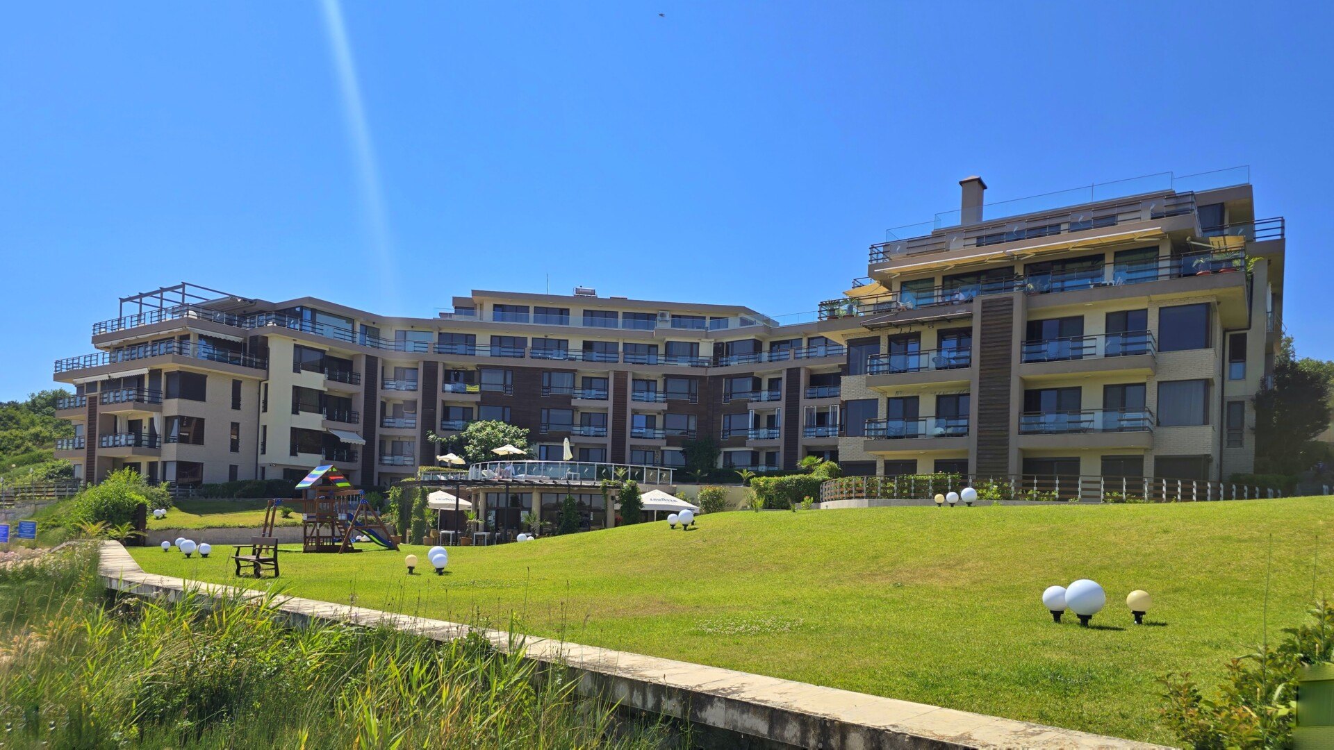 Apartament premium w pierwszej linii morza z prywatną plażą. Bułgaria GoESTE Nieruchomości 20250711_111444