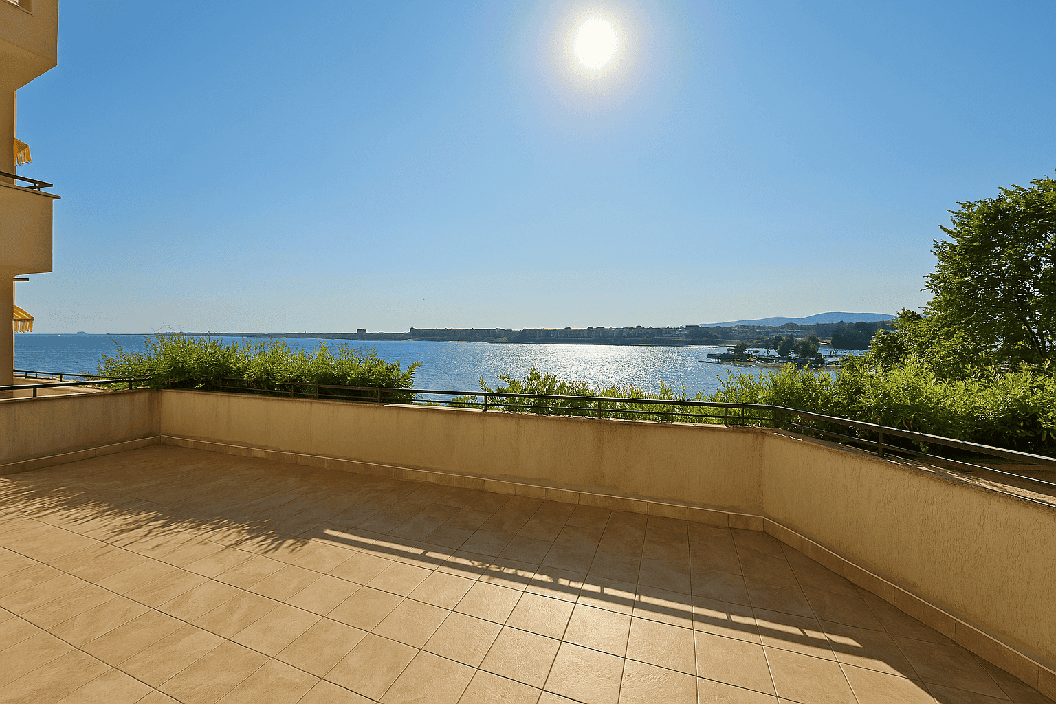 Apartament na sprzedaż w pierwszej linii z widokiem na morze. Marina Cape Bułgaria GoESTE Nieruchomości Chatgpt Image 11 Kwi 2025, 16_54_03