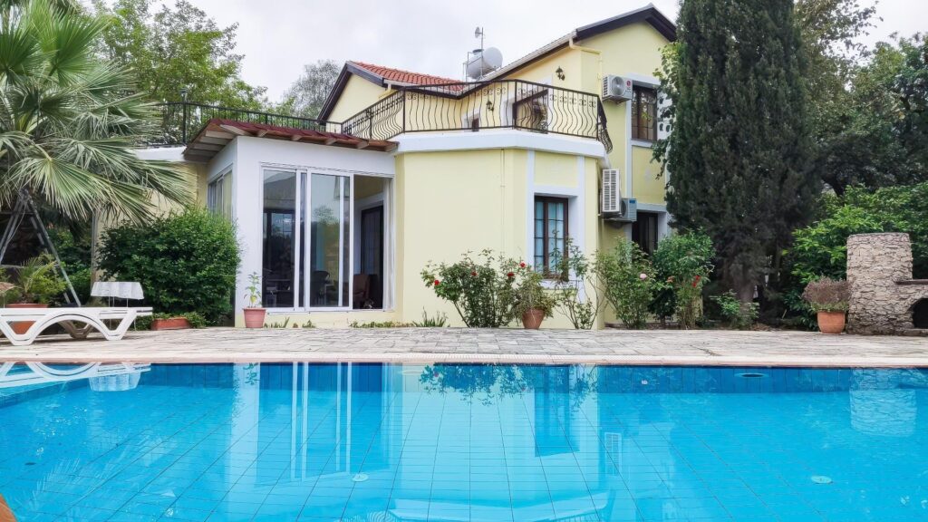 Willa 4+1 190m2 w Girne, Cypr  GoESTE Nieruchomości 1717177945-0