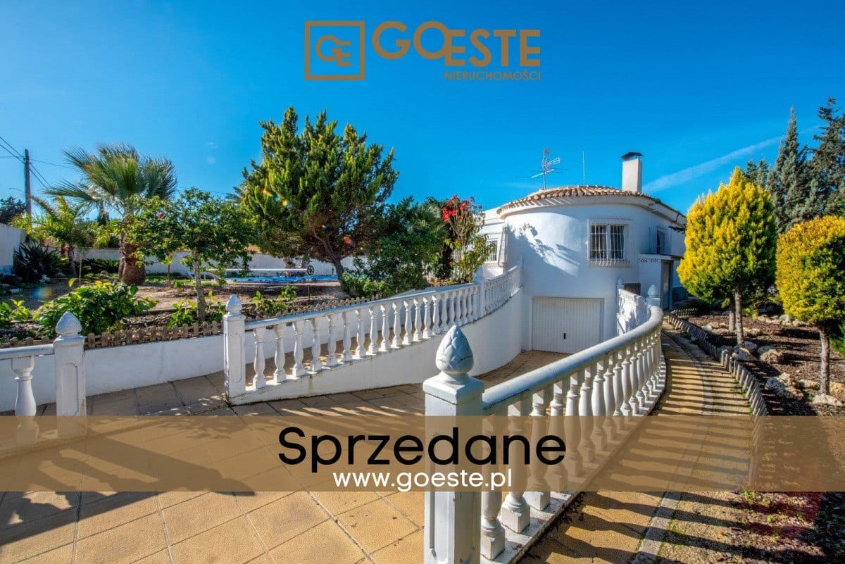 Willa 830m2 działki + basen