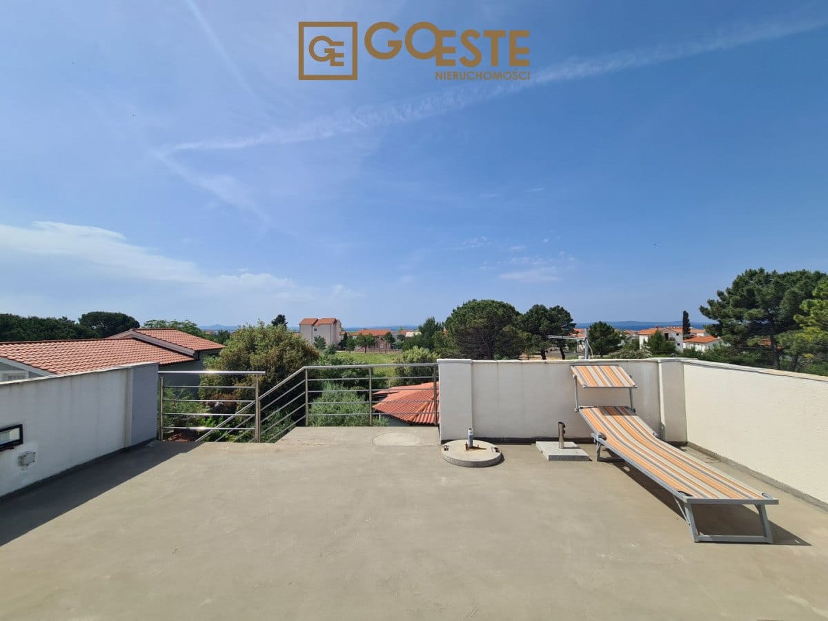W pełni umeblowany apartament z tarasem na dachu